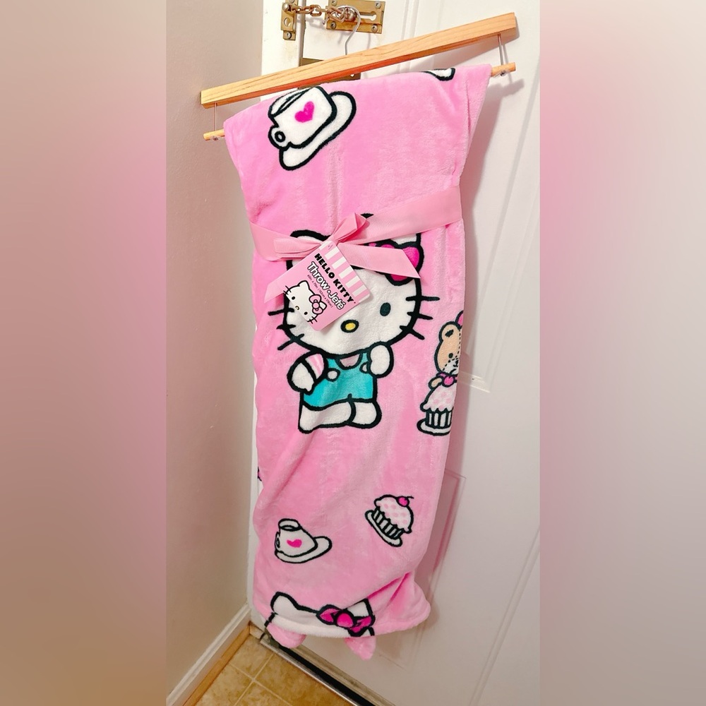 Hello Kitty with Bear Blanket